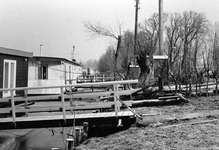 848478 Afbeelding van enkele woonboten in de Vecht, nabij Loenen aan de Vecht.